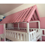 speelbed met glijbaan voor kinderen